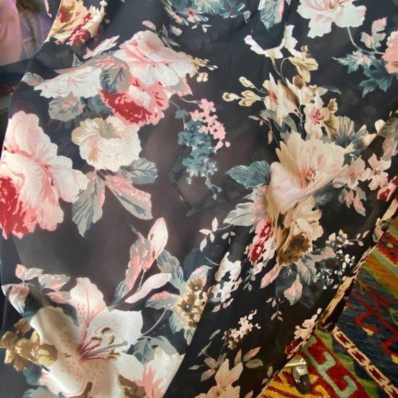 Floral Stretchy Mesh V-Neck Collarless Partial Button Down Blouse Size 2X​ - Picture 2 of 5
